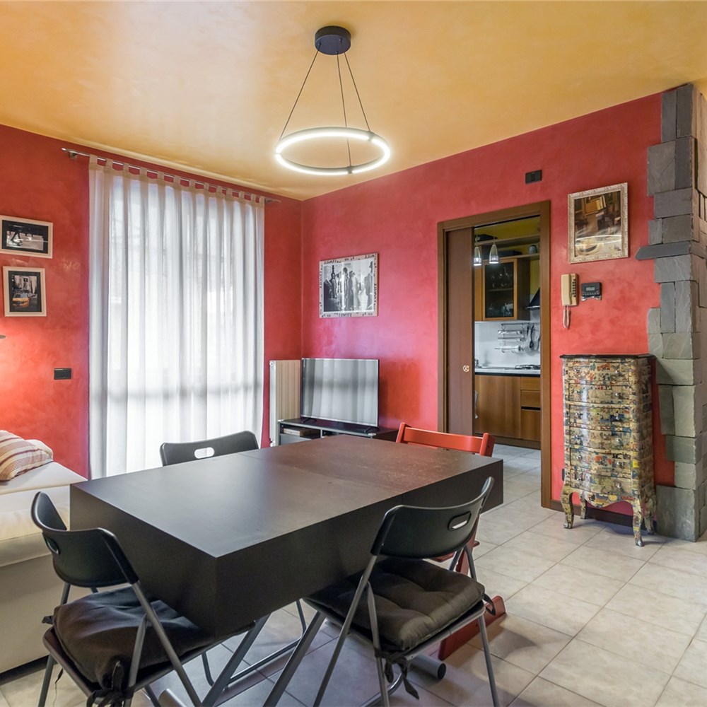 TRILOCALE CON BALCONE, BOX E CANTINA, SCANZOROSCIATE VIA BOSIS 17 € 155.000